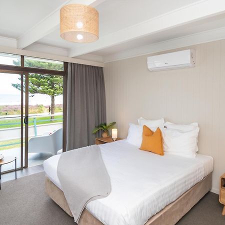 Whispering Sands Beachfront Motel Gisborne Kültér fotó