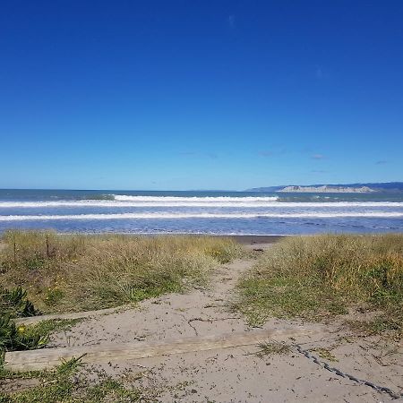 Whispering Sands Beachfront Motel Gisborne Kültér fotó