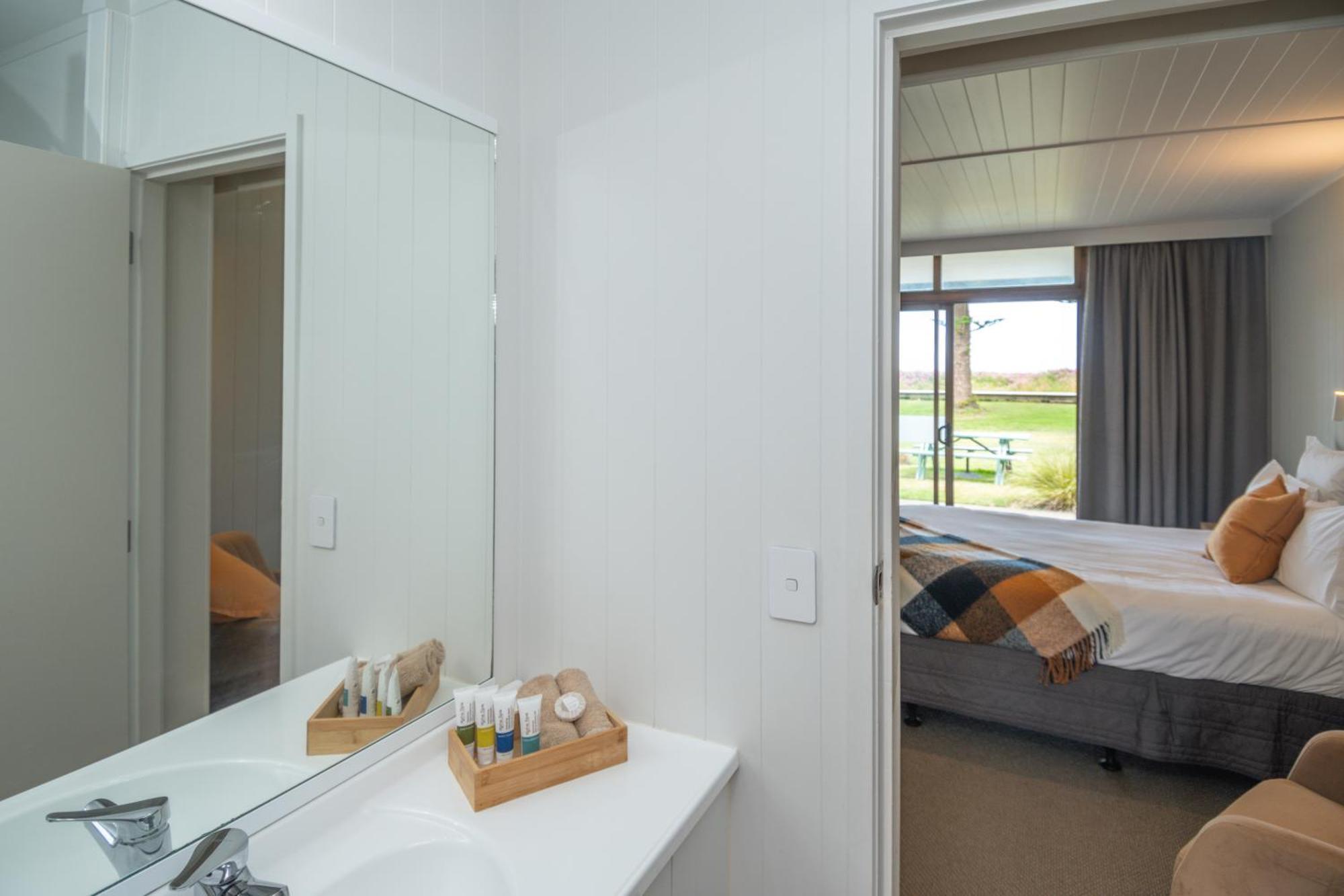 Whispering Sands Beachfront Motel Gisborne Kültér fotó
