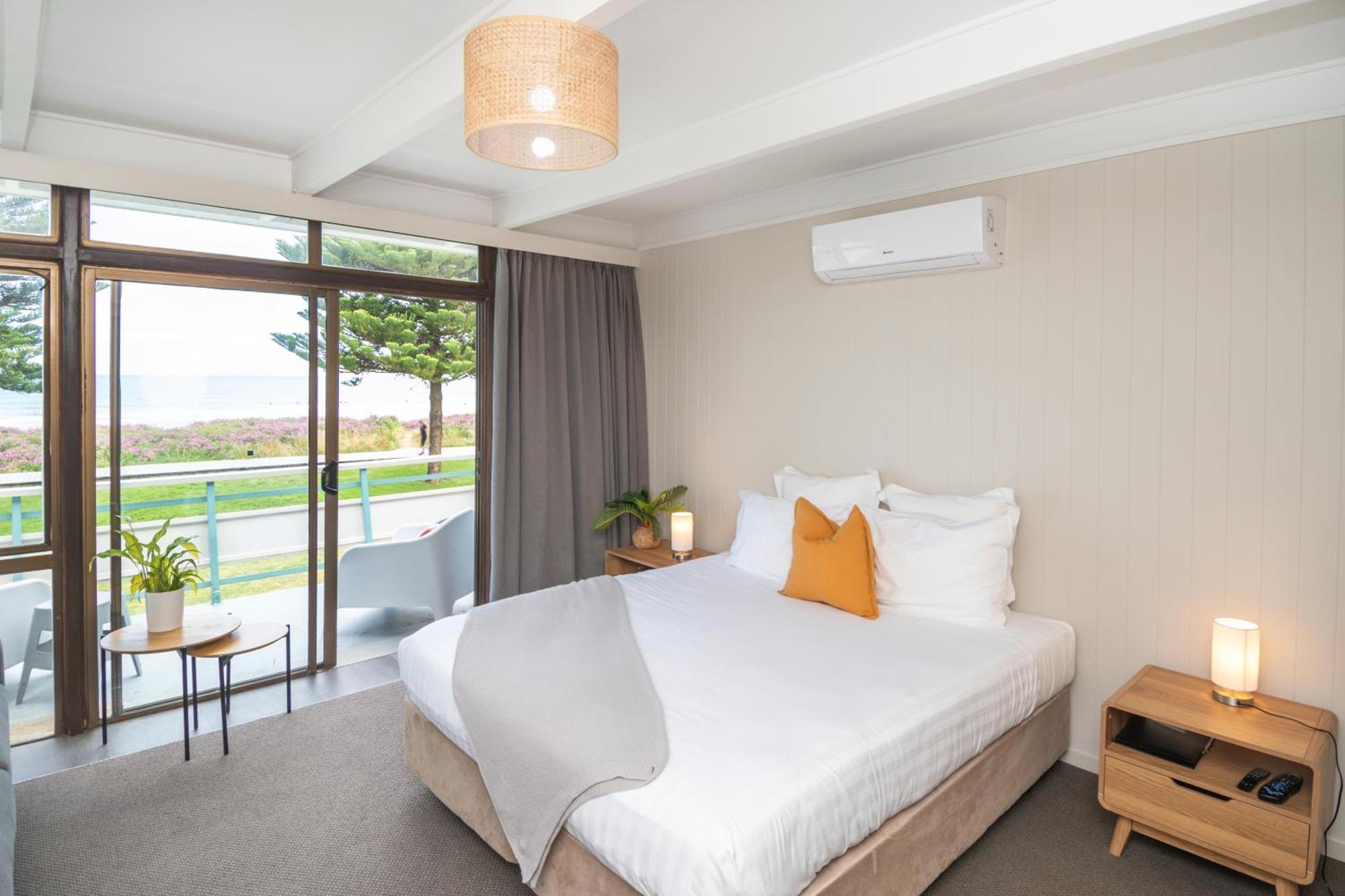 Whispering Sands Beachfront Motel Gisborne Kültér fotó