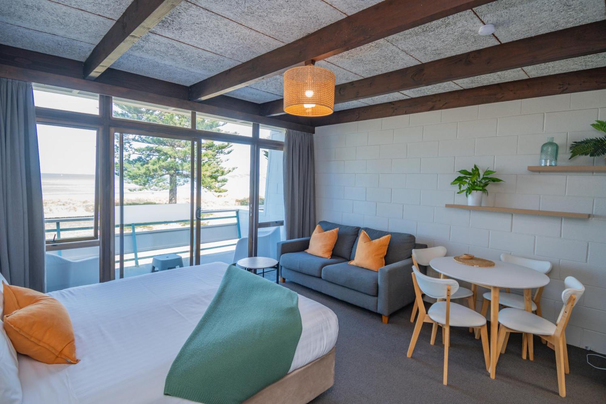 Whispering Sands Beachfront Motel Gisborne Kültér fotó