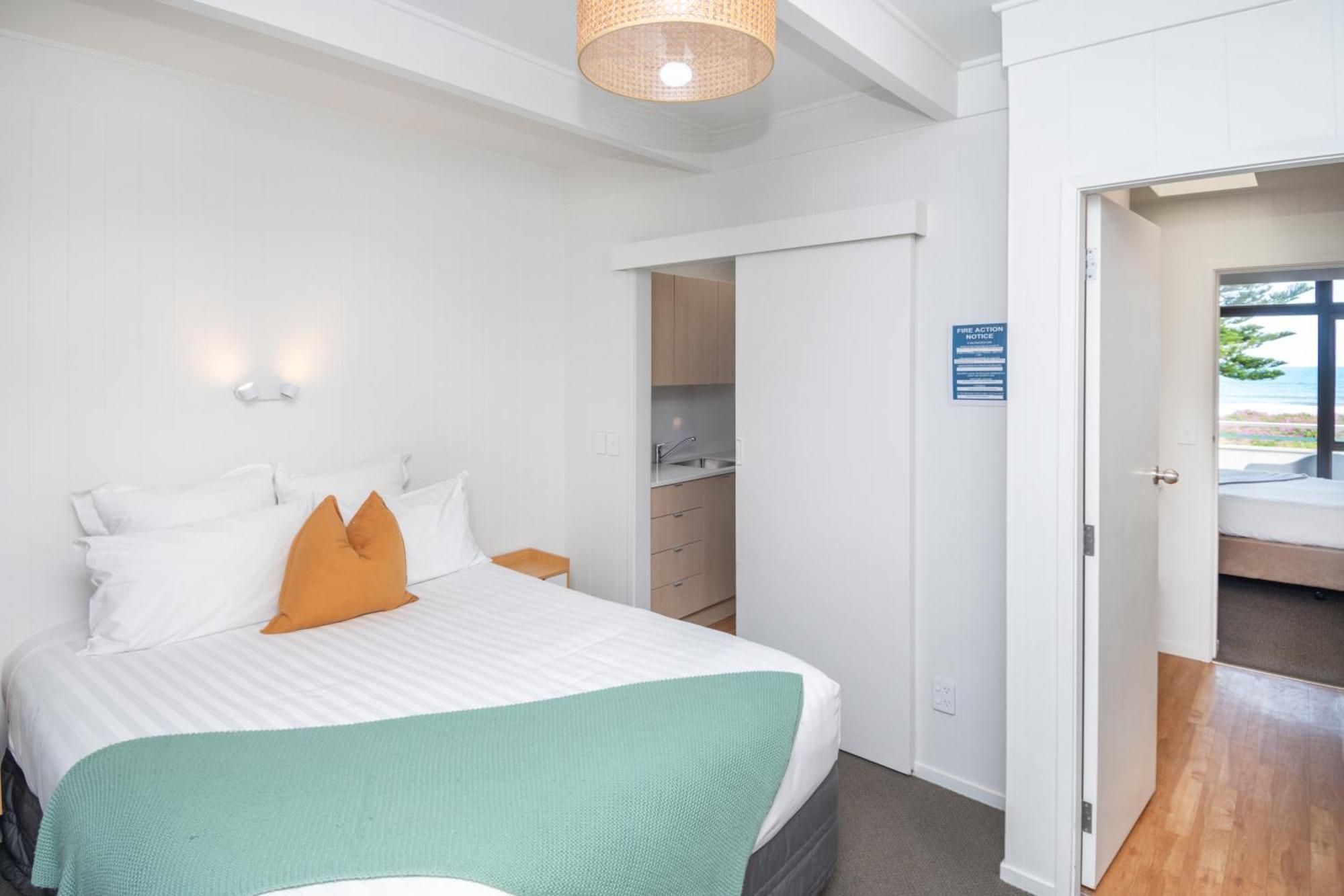 Whispering Sands Beachfront Motel Gisborne Kültér fotó