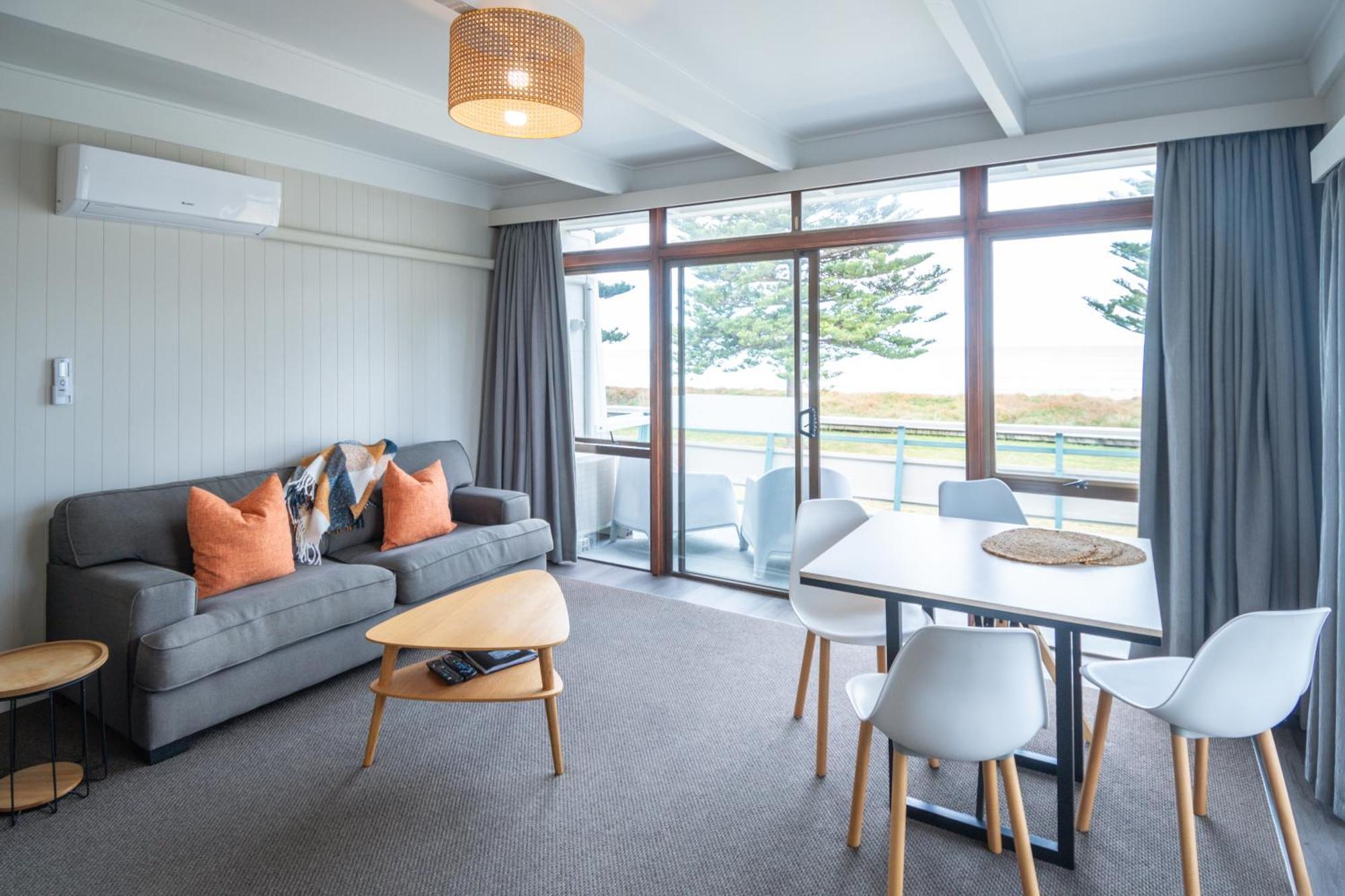 Whispering Sands Beachfront Motel Gisborne Kültér fotó
