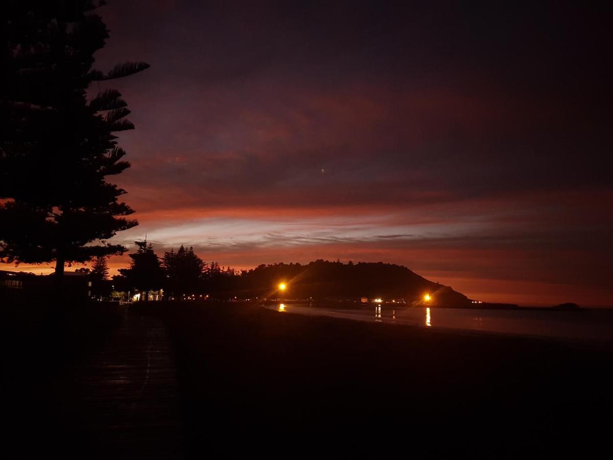 Whispering Sands Beachfront Motel Gisborne Kültér fotó
